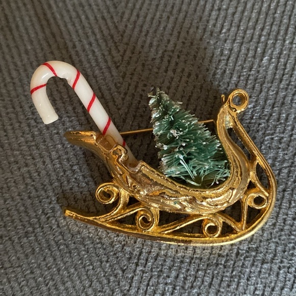 Vintage Sleigh Christmas Brooch Pin - Picture 7 of 16
